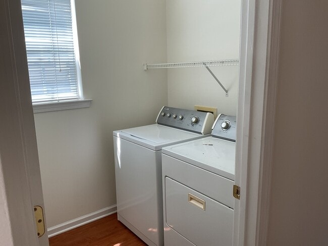 Building Photo - 3 bed, 2.5 bath in desirable Willowmere!