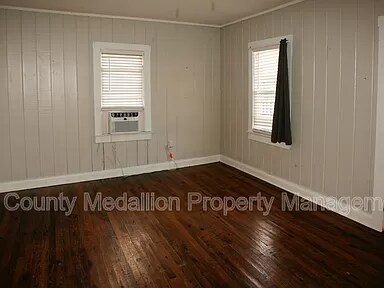 Building Photo - 1606 Hough St