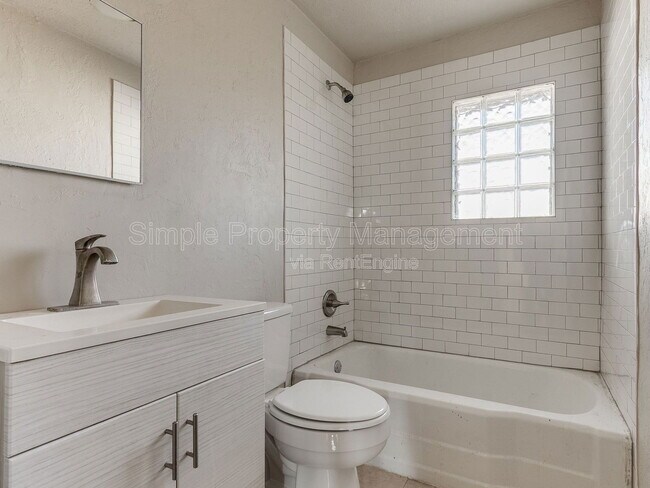 Building Photo - 517 E Boeing Dr