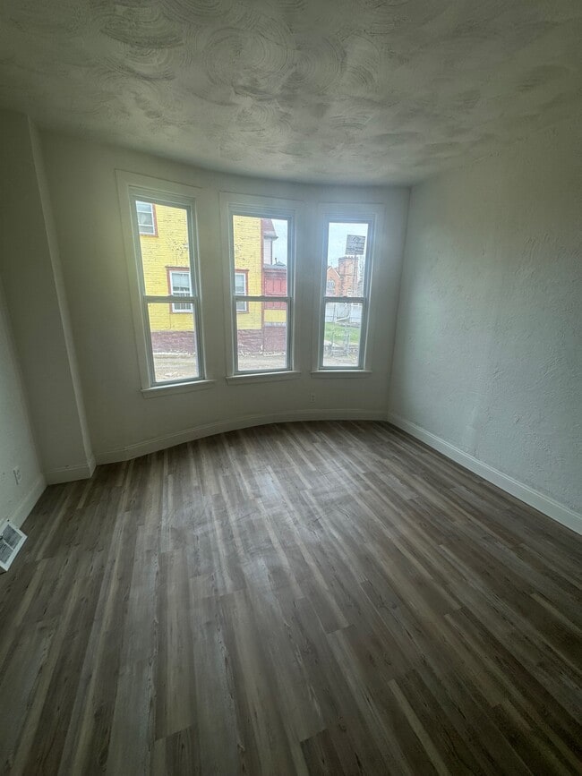 Building Photo - 2310 Jenny Lind St