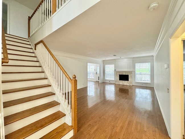 Building Photo - Big 4 Bedroom Home in Stone Oak!