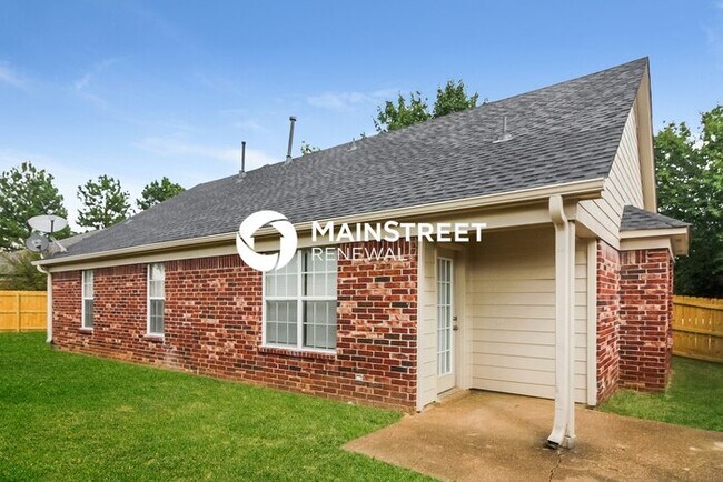 Building Photo - 3 Bedroom Pet-Friendly Home in Cordova, TN with Main Street Renewal