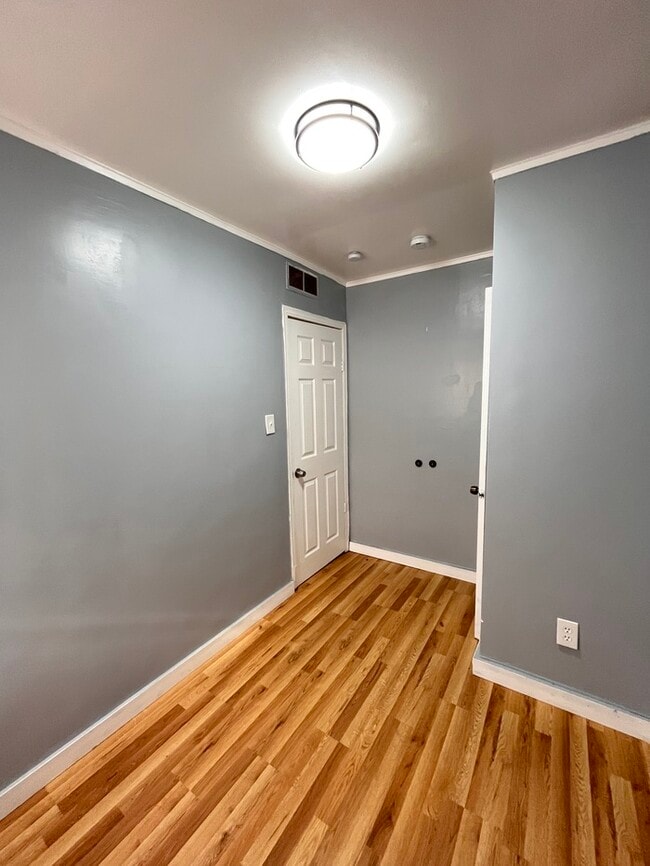 Building Photo - Charming 3-Bedroom Home with Modern Comfor...