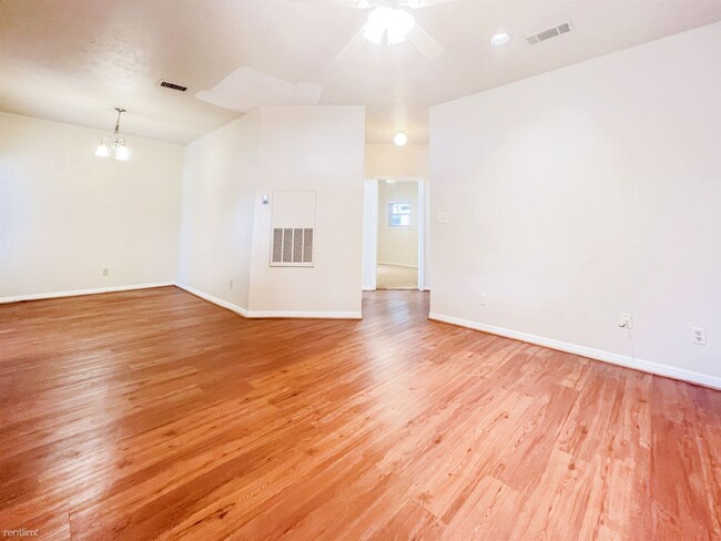 Building Photo - 2 br, 2 bath Condo - 310 Pat Garrison St B...