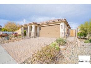 Building Photo - Stylish 3/2 Goodyear House!