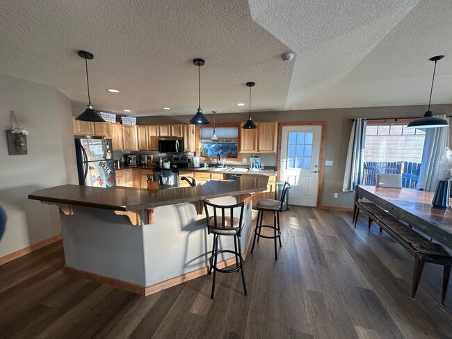 Building Photo - Beautiful West Kalispell Home
