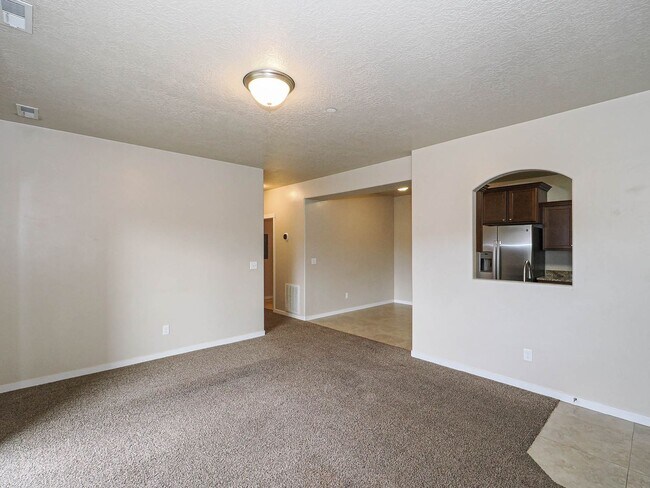 Building Photo - 3 Bedroom, 2 Bathroom Condo