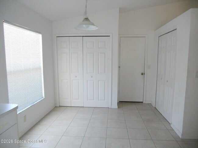 Building Photo - 540 Benton Dr