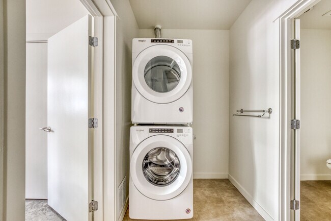 Building Photo - 330 3rd Ave W