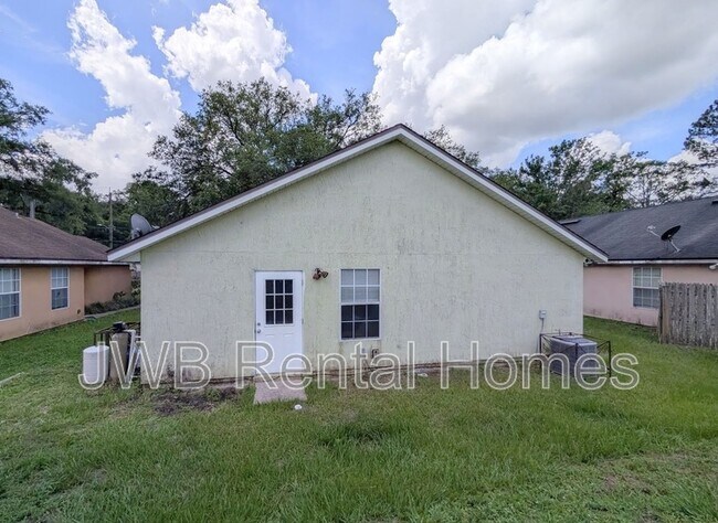 Building Photo - 6615 Miriam St