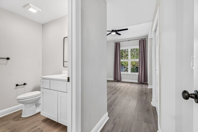 Building Photo - Modern Comfort in the Heart of Johns Island