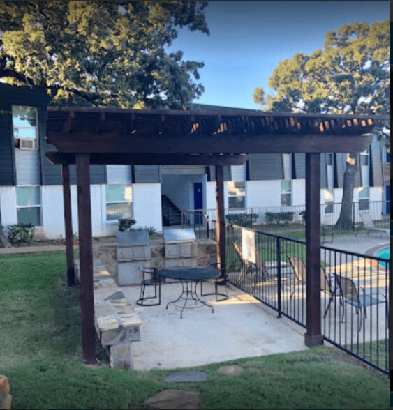 Building Photo - 351 Bedford Rd