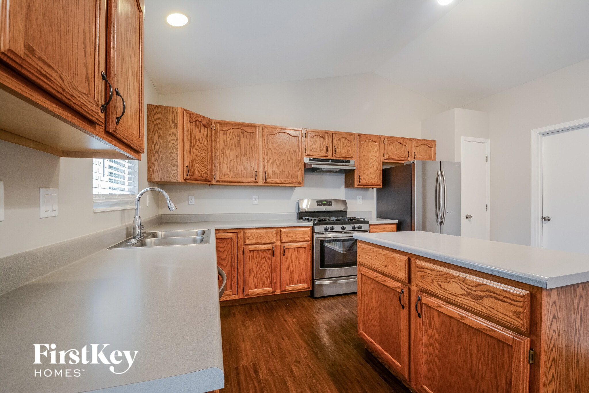 Building Photo - 10 Kingsmont Ct