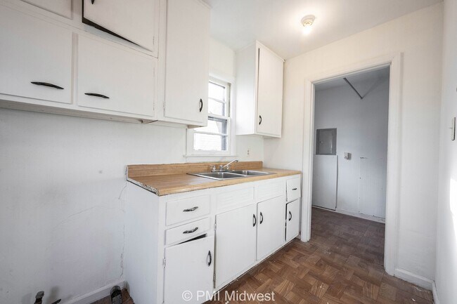 Building Photo - 4426 Kingsley Dr