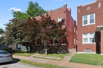 Building Photo - For Rent: Spacious 4 Bedroom Home in South...