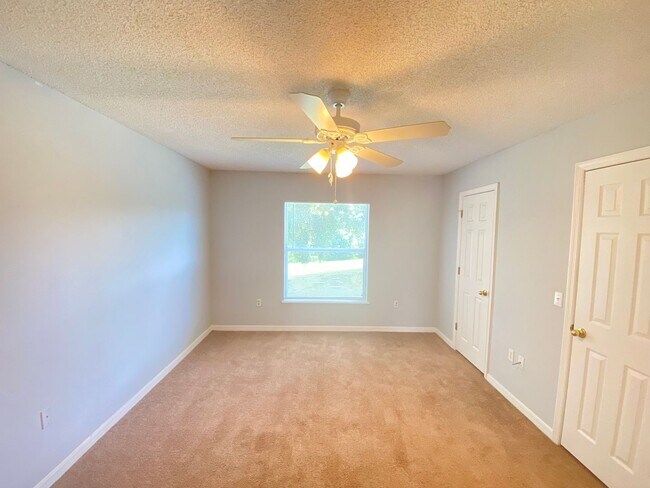 Building Photo - Beautiful 4B/3.5B/2 Car Garage 2-Story Home!