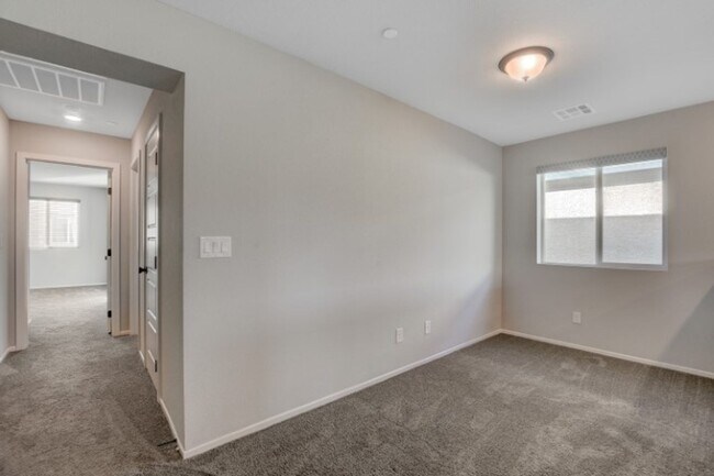 Building Photo - Don't miss this Top Notch 4 Bedroom, Beaut...