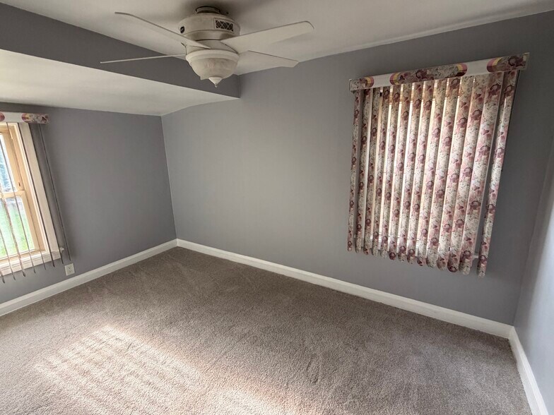 Room #1 - 4159 N 20th St