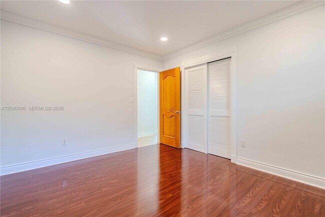 Building Photo - 10241 SW 99th Ave