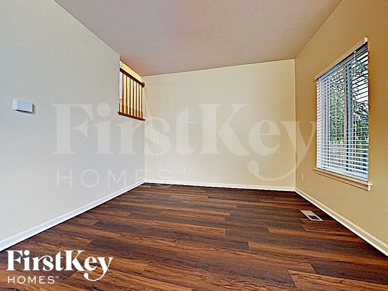 Building Photo - 674 Edward Dr