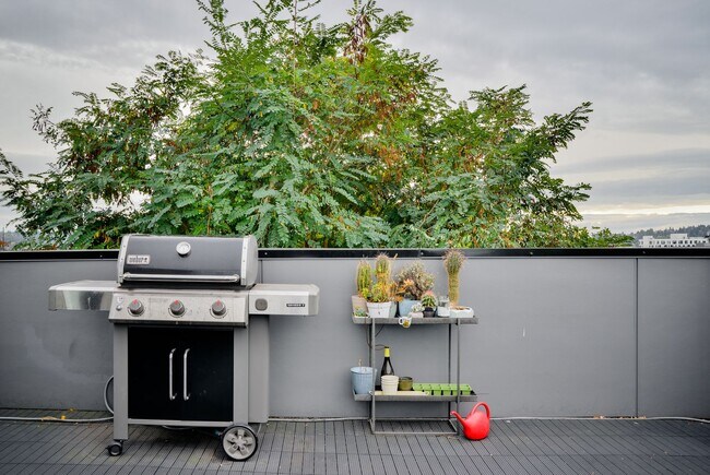 Building Photo - Modern 3 bed/ 2.5 bath townhome in Ballard!