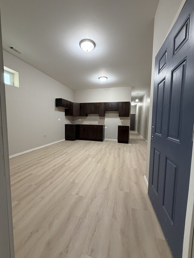 Building Photo - 24 N Pulaski Rd