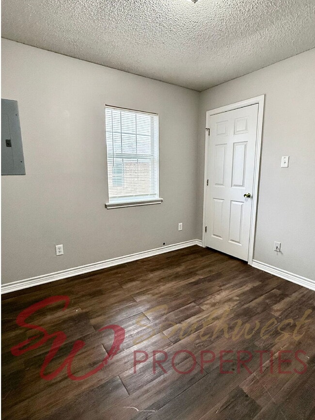Building Photo - Charming 3 bedroom, 1 bath home