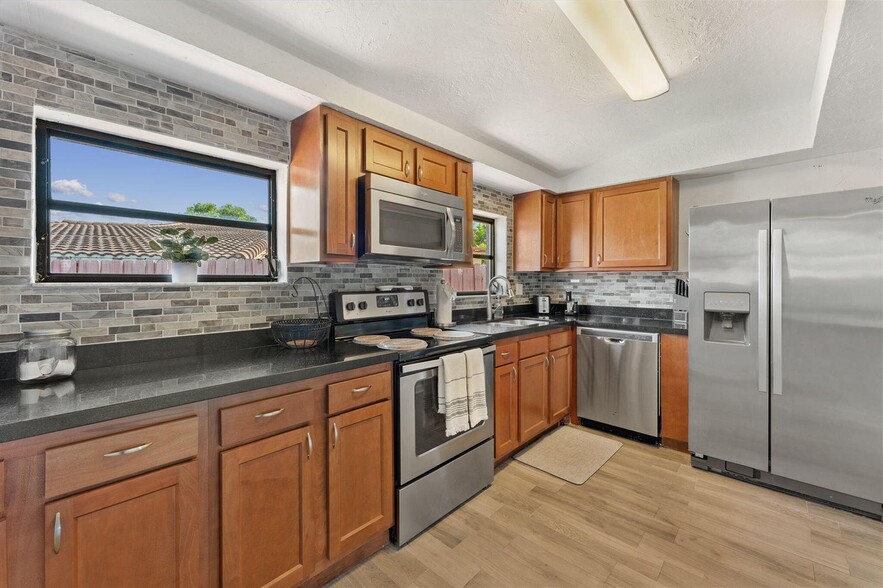 Primary Photo - 3470 SW 15th Ct
