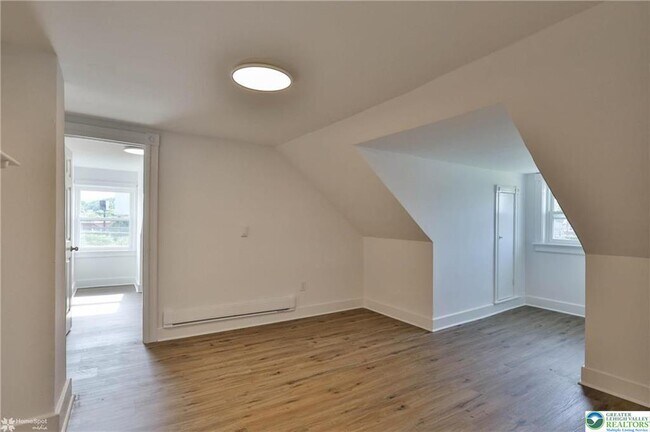 Building Photo - 1660 Main St