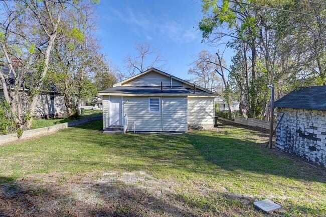 Building Photo - Beautiful historic home for rent in The Av...