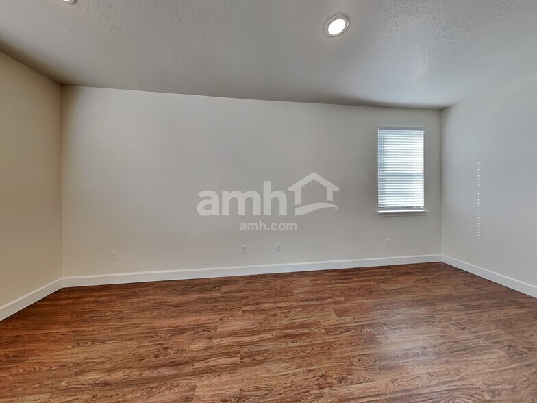 Building Photo - 2294 Buckskin Way