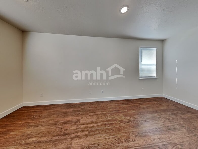 Building Photo - 2294 E Buckskin Way