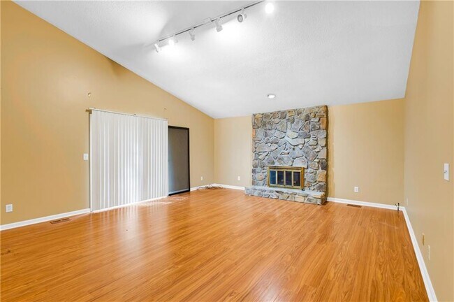 Building Photo - 2755 Janet St