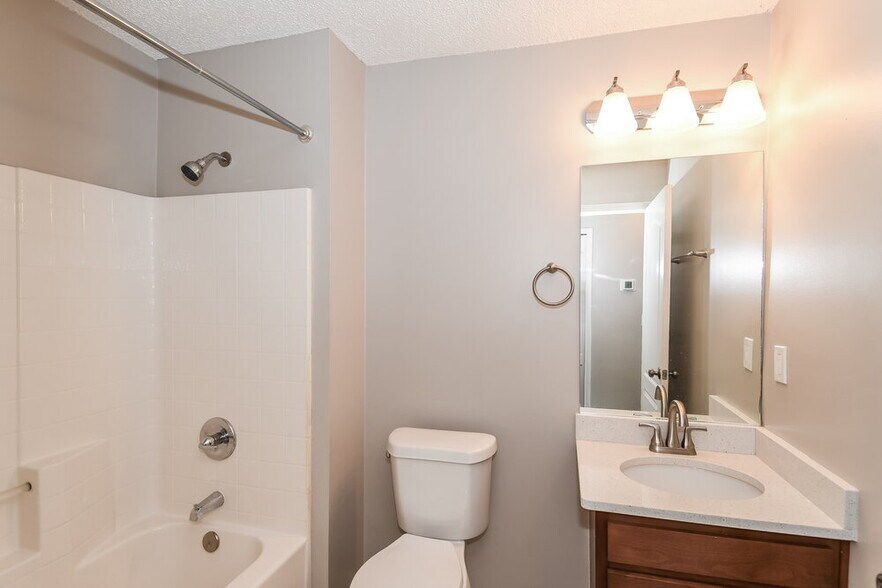 Building Photo - 596 Artesian Ln