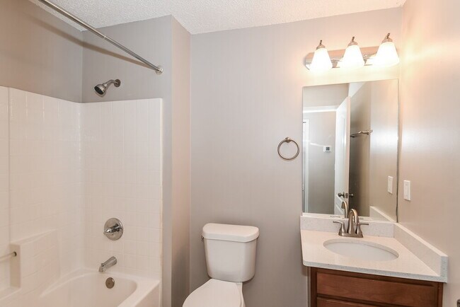 Building Photo - 596 Artesian Ln