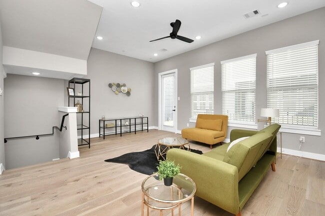 Building Photo - 316 Thornton Rd