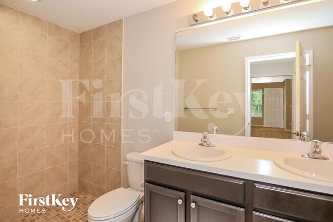 Building Photo - 1573 SW Bermel Ave