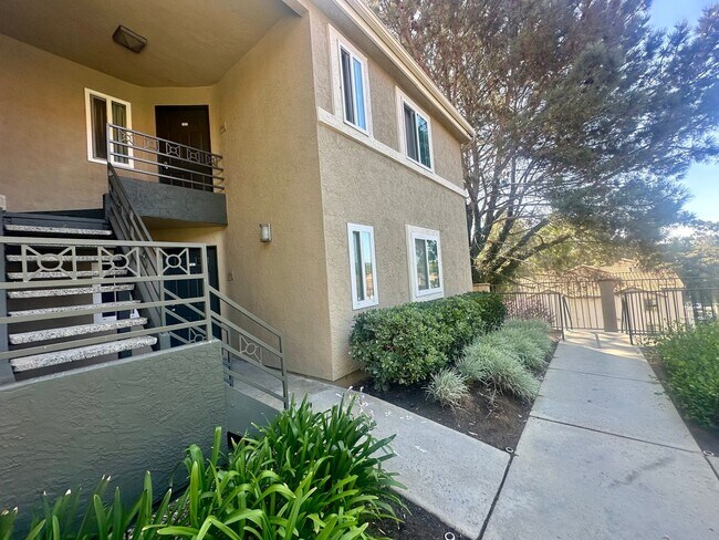 Building Photo - Bright and Gorgeous Condo in UTC near UCSD!!