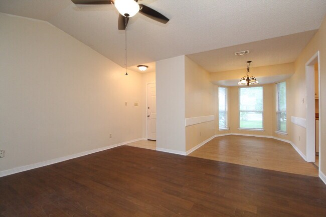 Building Photo - 2BR Home with Fireplace, Fenced Yard, and ...