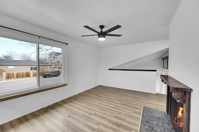 Building Photo - $2,195 - 3 Bed, 2 Bath Home in Loveland with Central AC and Fenced in Yard!