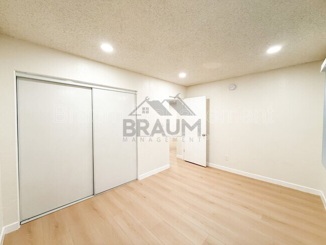 Building Photo - 4636 Laurel Canyon Blvd