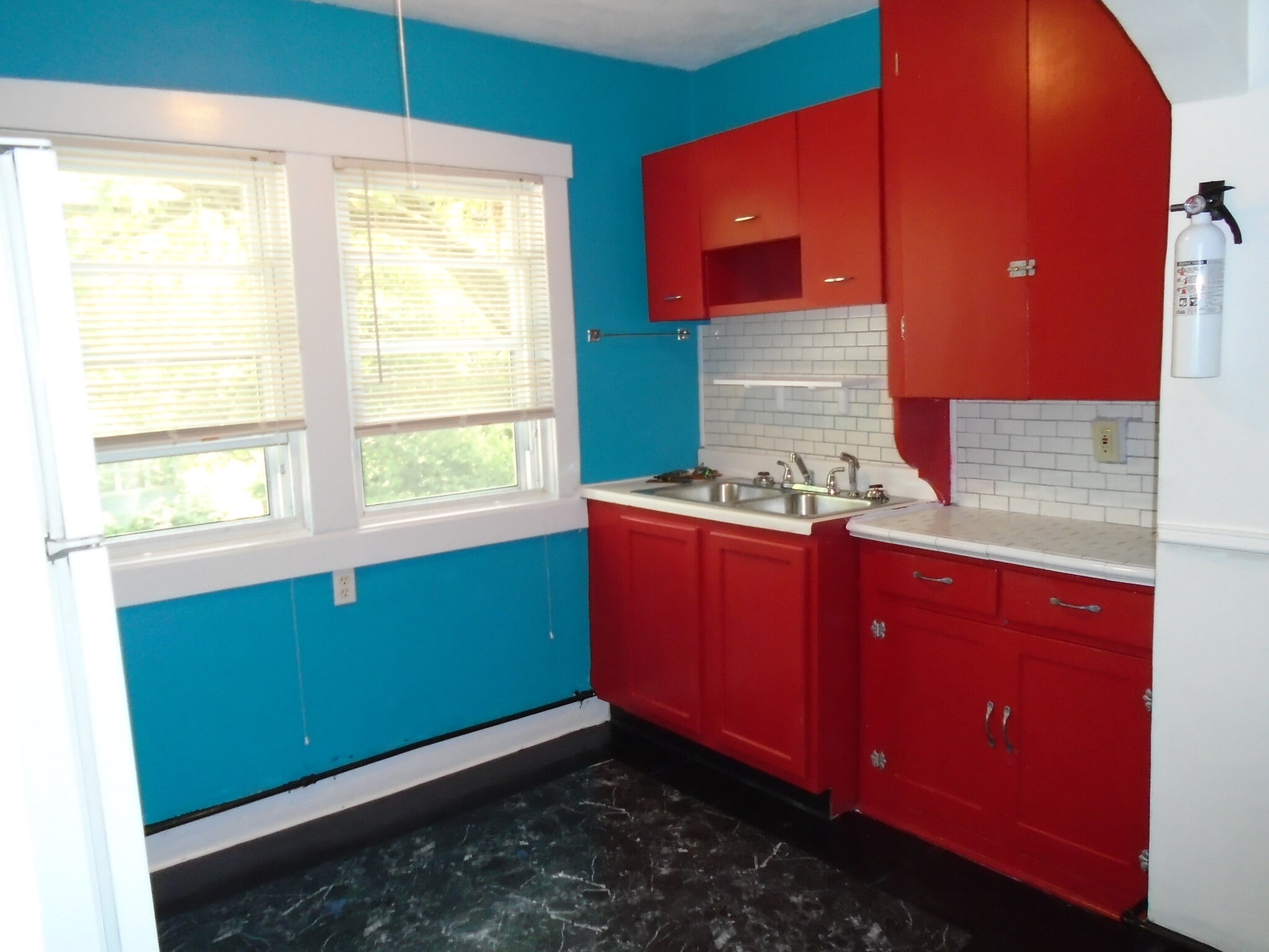 Hutch - 100 N. 33rd St., Apt 3