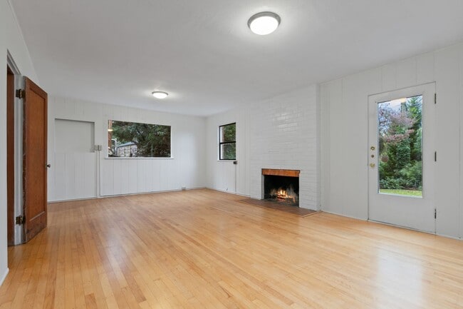 Building Photo - 4bd/2ba Seattle Home