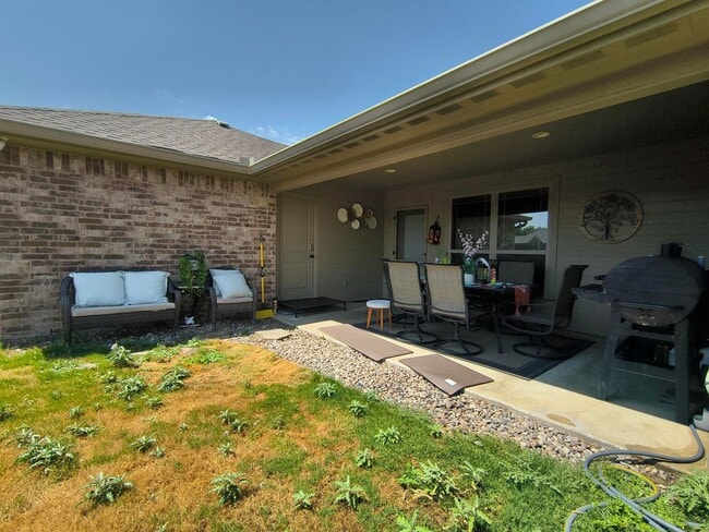 Building Photo - 2321 Cheyenne Trl