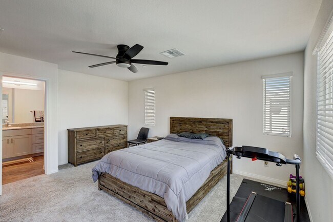 Building Photo - Modern Comfort in Las Vegas: 3-Bedroom Gem with Pool Access