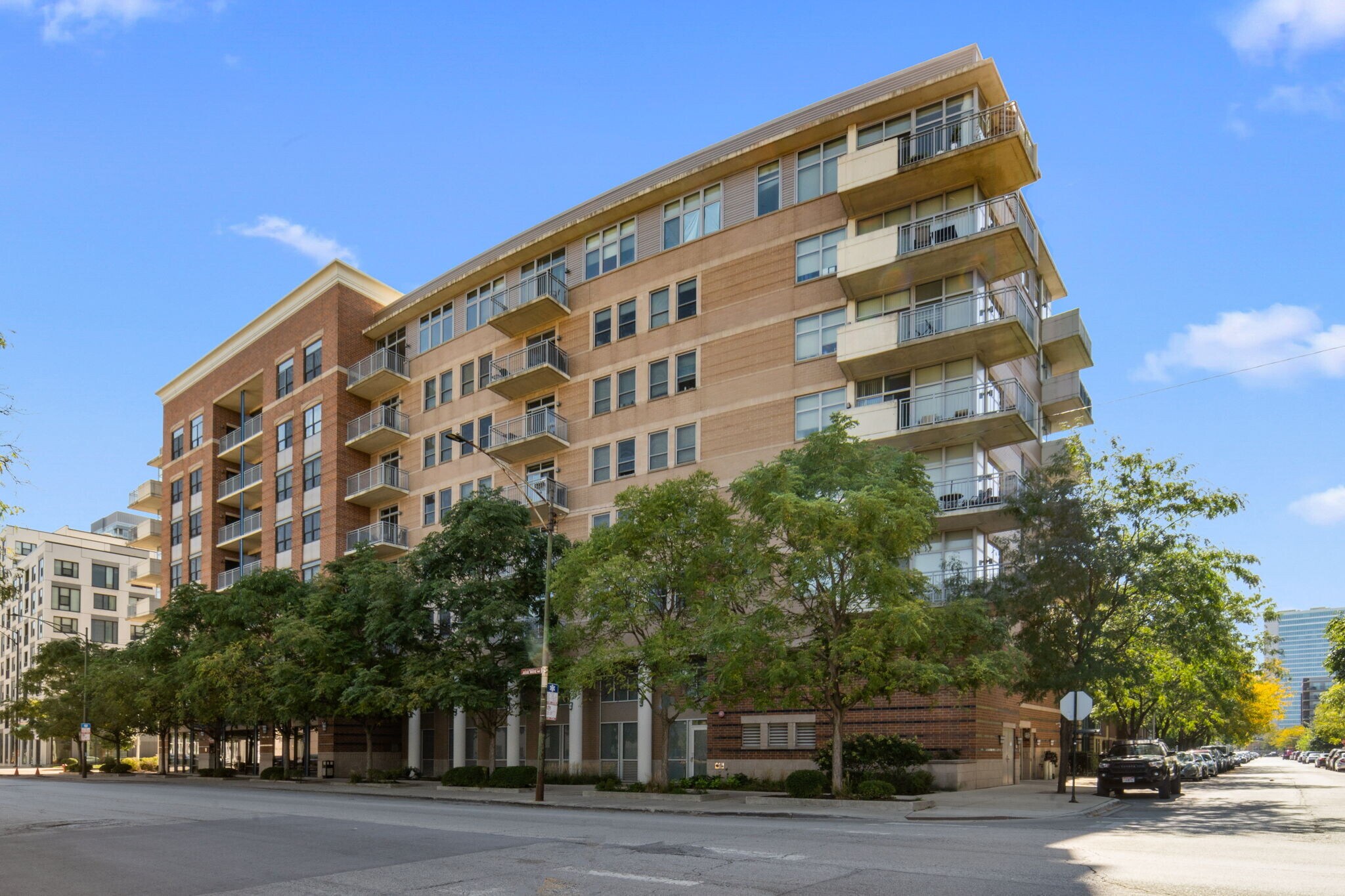 Building Photo - 511 W Division St