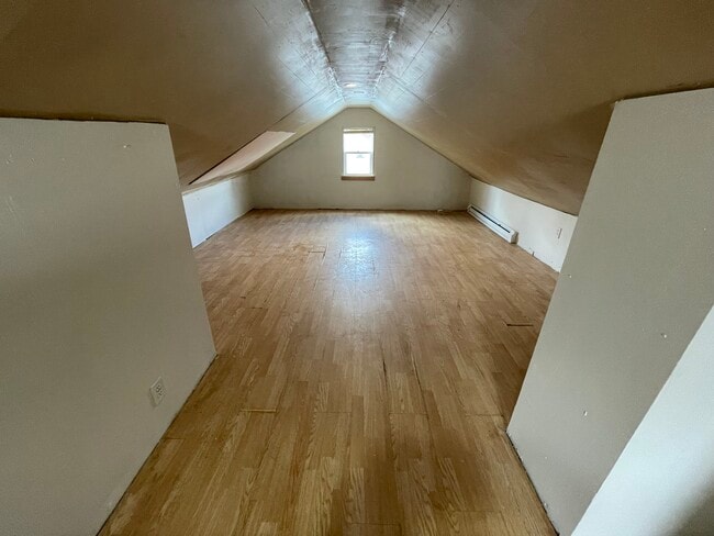 Building Photo - 921 NW D St