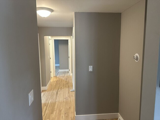 Building Photo - 234 Oak St