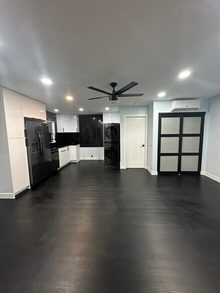 Building Photo - 4068 Armstrong St