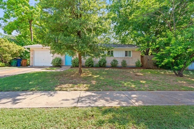 Building Photo - 902 Cardiff Dr